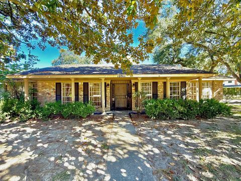 Photo of 10911 Ashcroft Drive, Houston, TX 77096 (MLS # 38675692)