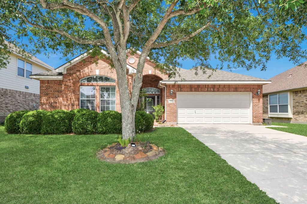 Photo of 945 Autumn Brook Street, Seabrook, TX 77586 (MLS # 37566948)