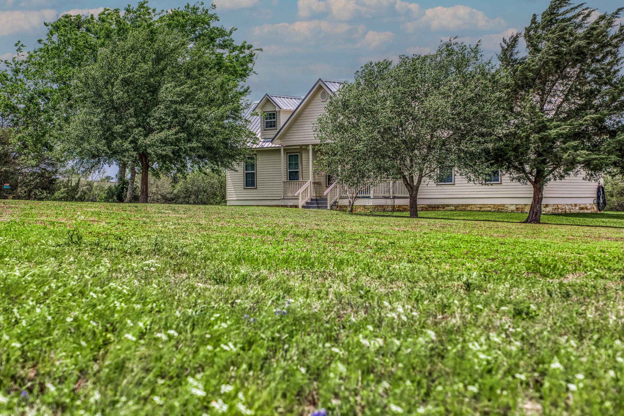 3831 Meadow View Lane