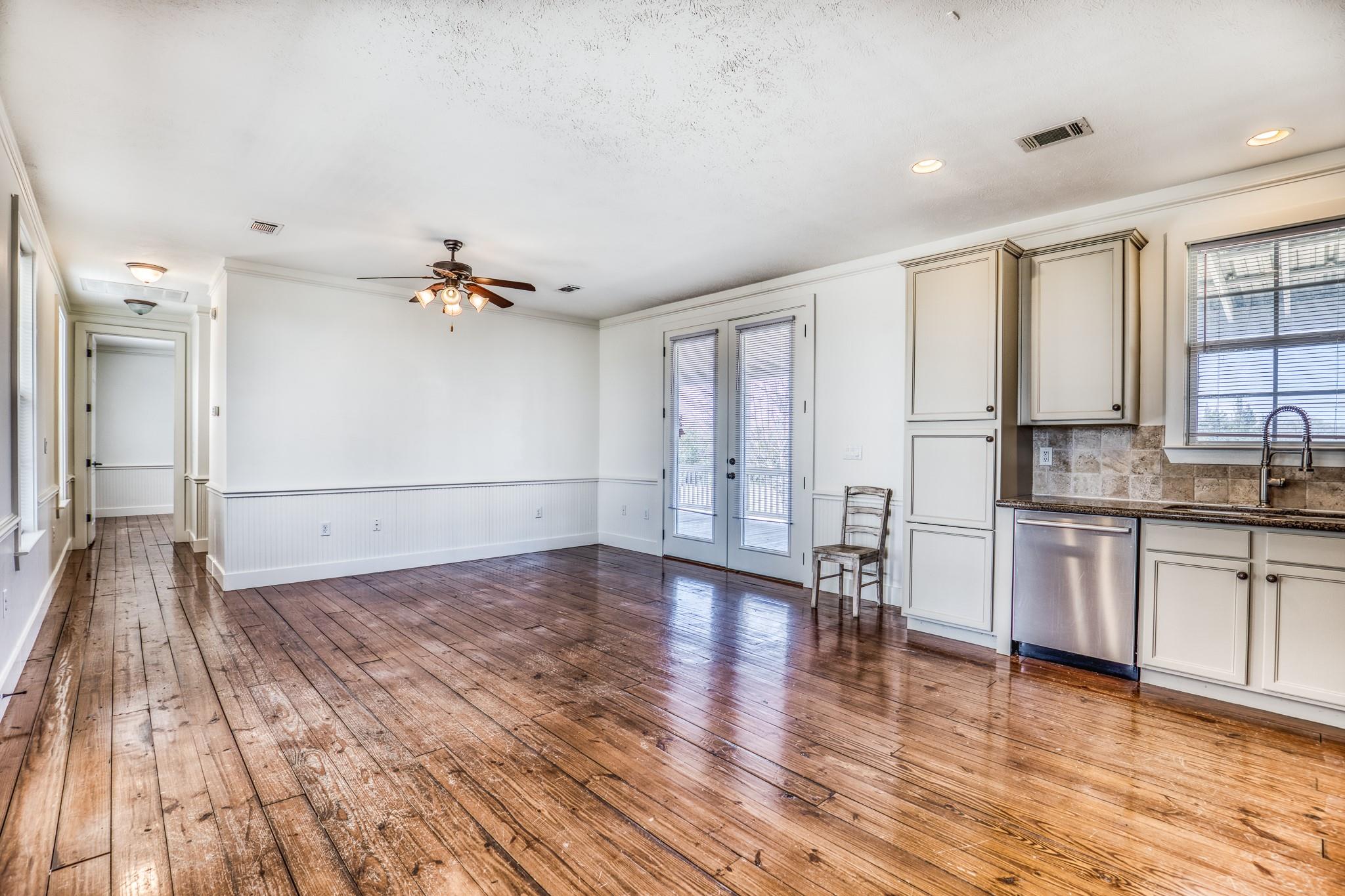 3831 Meadow View Lane