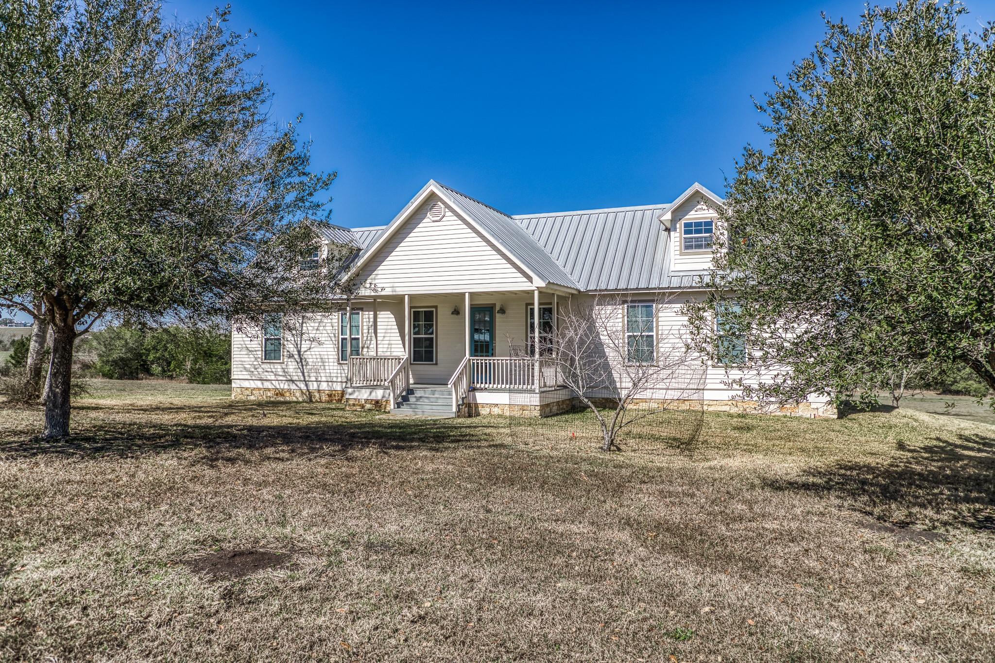 3831 Meadow View Lane