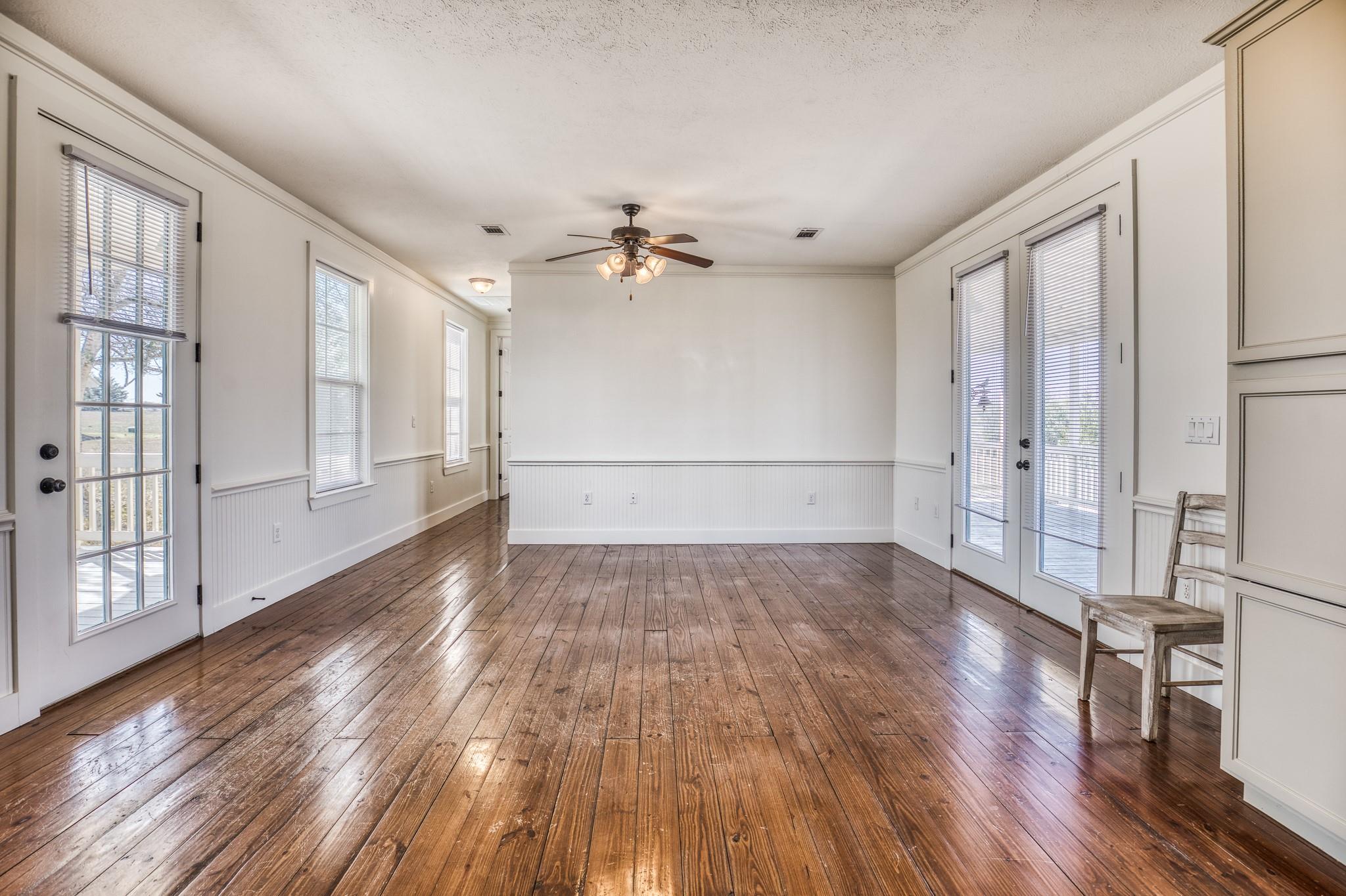 3831 Meadow View Lane