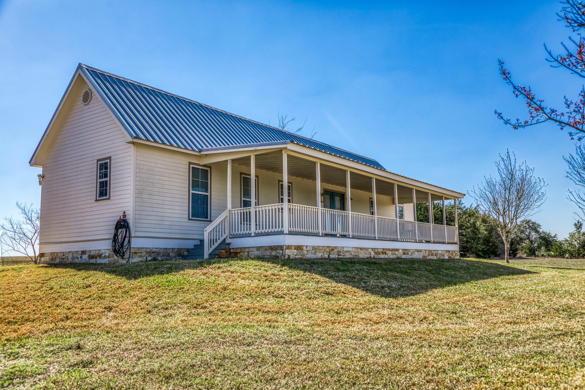 3831 Meadow View Lane