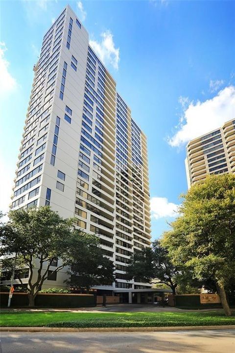 Photo of 15 Greenway Plaza #12G, Houston, TX 77046 (MLS # 71644172)
