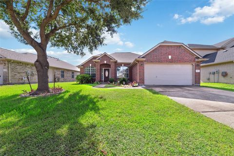 Photo of 16327 Dryberry Court, Houston, TX 77083 (MLS # 14594740)