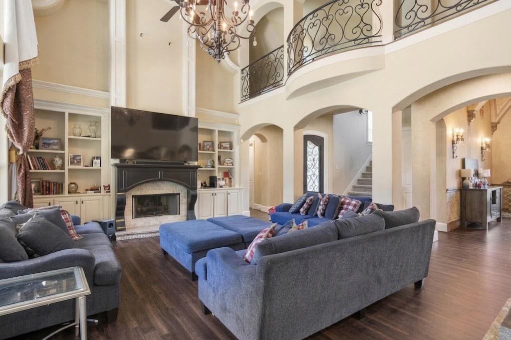 3818 Waterbend Cove