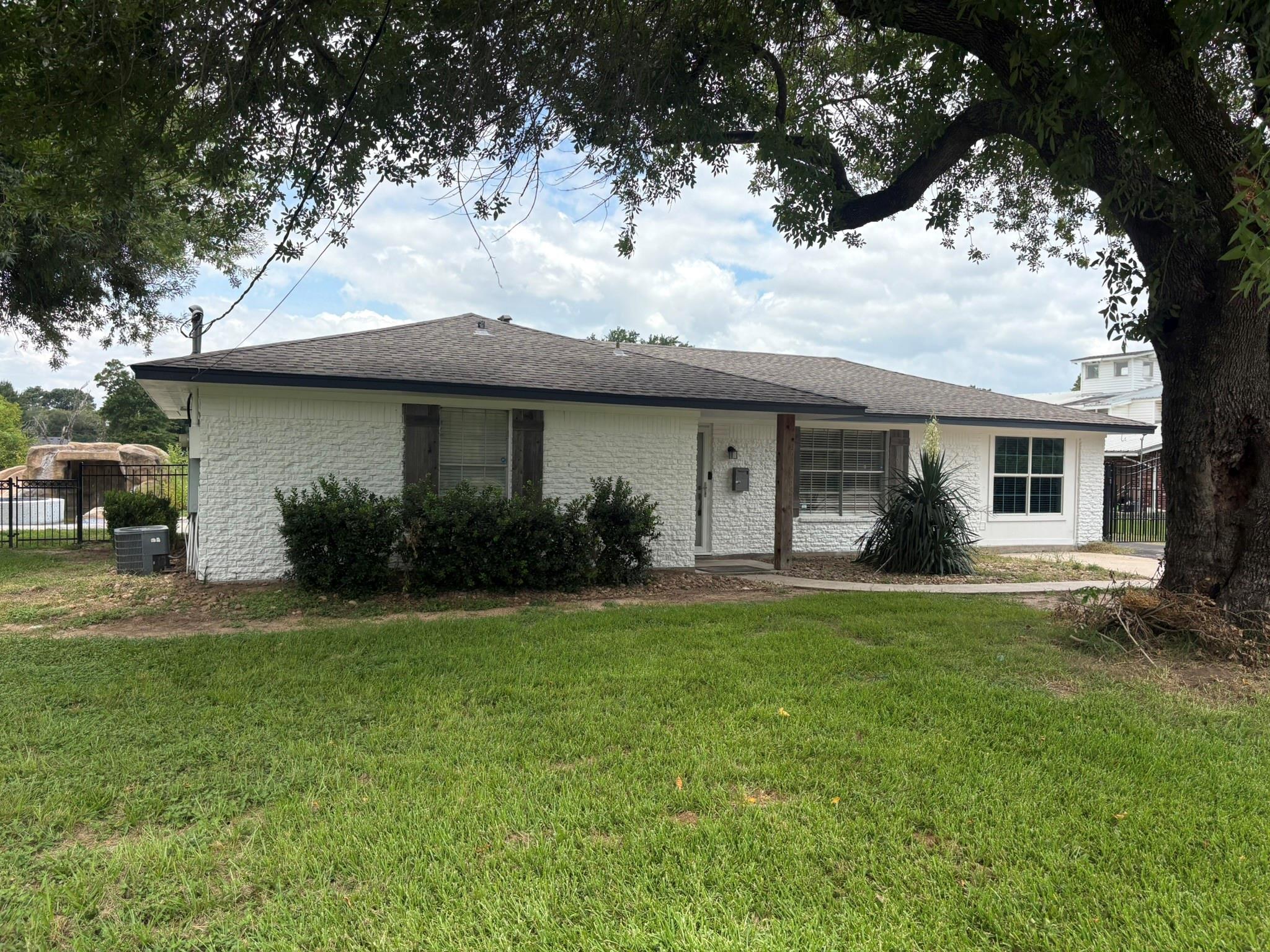 15915 Mueschke Road
