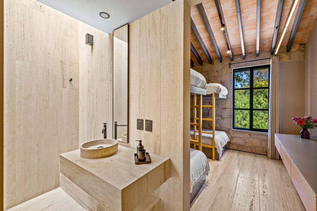 Tennessee 37950, Mexico, 4 Bedrooms Bedrooms, ,5 BathroomsBathrooms,Residential,Active,242643