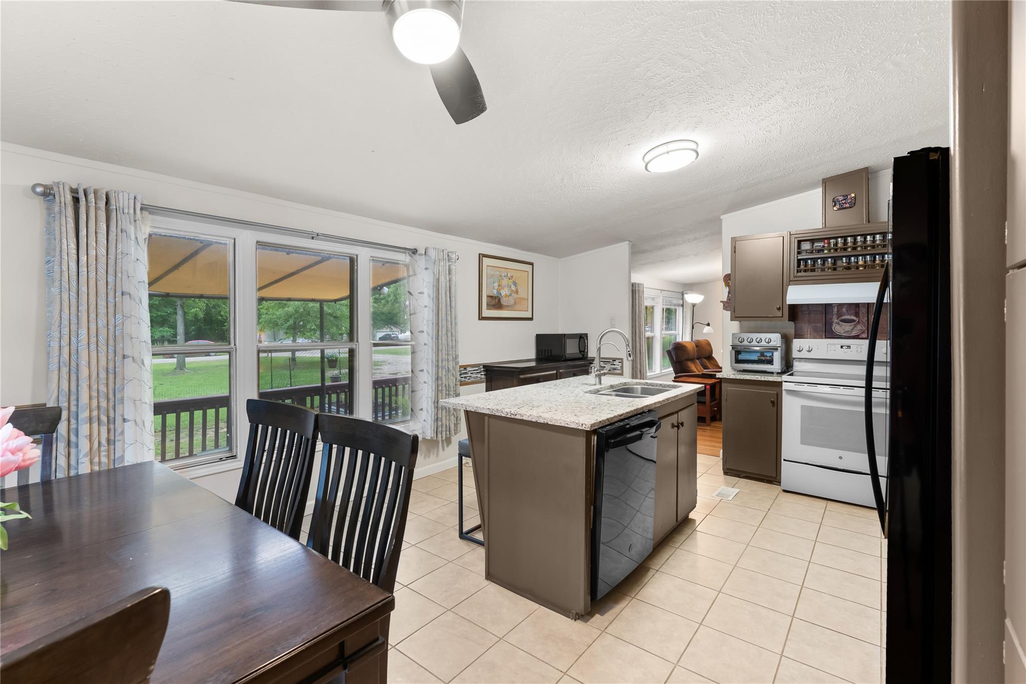 4521 Grand Oaks Drive