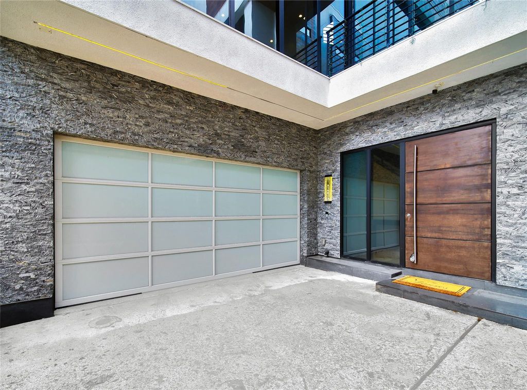 Photo of 819 W 24th Street #D, Houston, TX 77008 (MLS # 95650773)