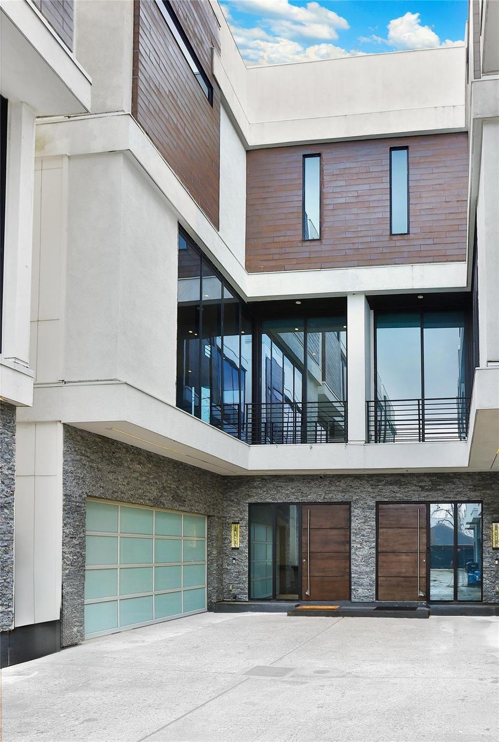 Photo of 819 W 24th Street #D, Houston, TX 77008 (MLS # 95650773)