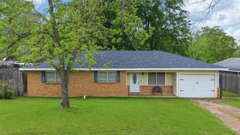 Photo of 105 Lakeway Drive, Crockett, TX 75835 (MLS # 91336743)