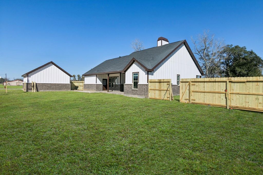 Photo of 1610 Newgulf Drive, Boling, TX 77420 (MLS # 97695928)