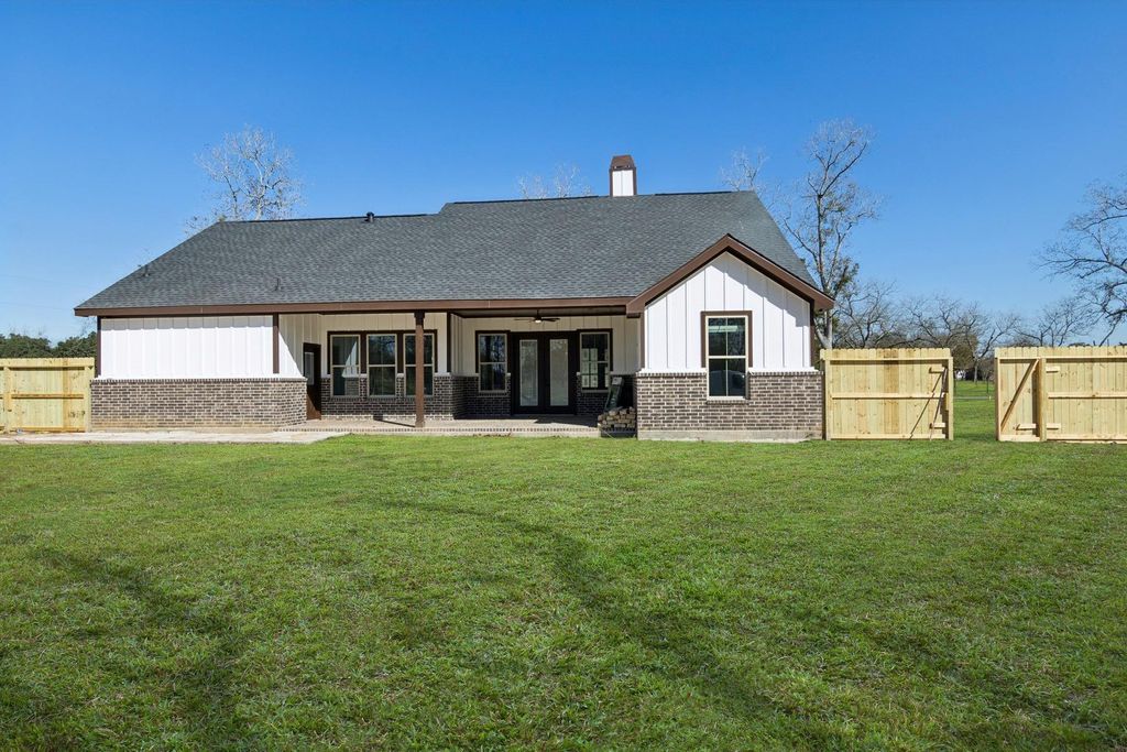 Photo of 1610 Newgulf Drive, Boling, TX 77420 (MLS # 97695928)