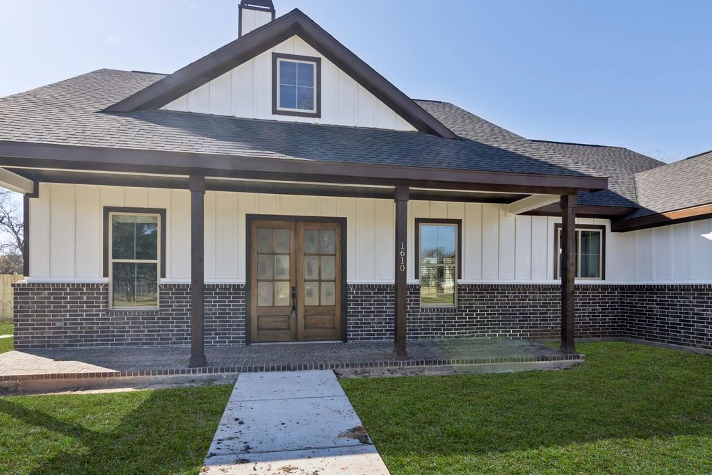 Photo of 1610 Newgulf Drive, Boling, TX 77420 (MLS # 97695928)