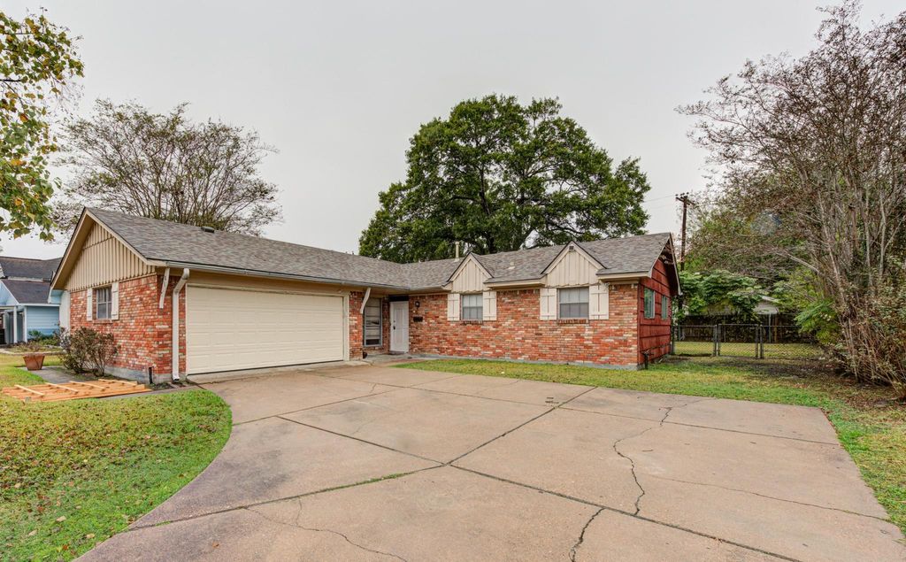 Photo of 7130 Carvel Lane, Houston, TX 77074 (MLS # 5647193)