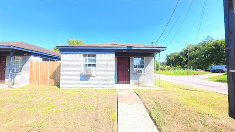 Photo of 5131 Peachtree Street, Houston, TX 77028 (MLS # 10021614)