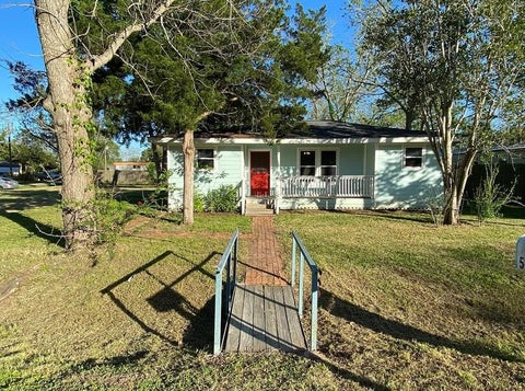 Photo of 502 Chestnut Street, Brazoria, TX 77422 (MLS # 8646215)