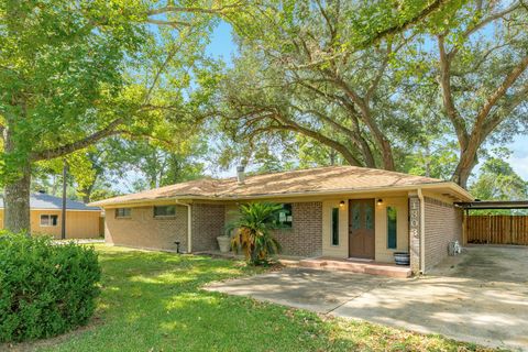 Photo of 1303 Mac Drive, Sweeny, TX 77480 (MLS # 13426897)