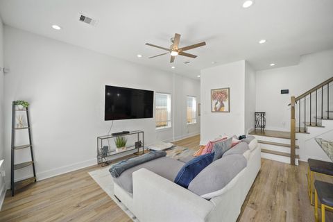 Tiny photo for 4402 Mckinley Street #B, Houston, TX 77051 (MLS # 97230271)