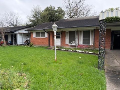 Photo of 335 Red Ripple Road, Houston, TX 77091 (MLS # 75333654)