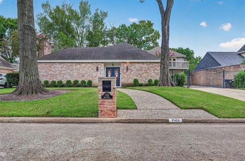 Photo of 1122 Daria Drive, Houston, TX 77079 (MLS # 43789540)