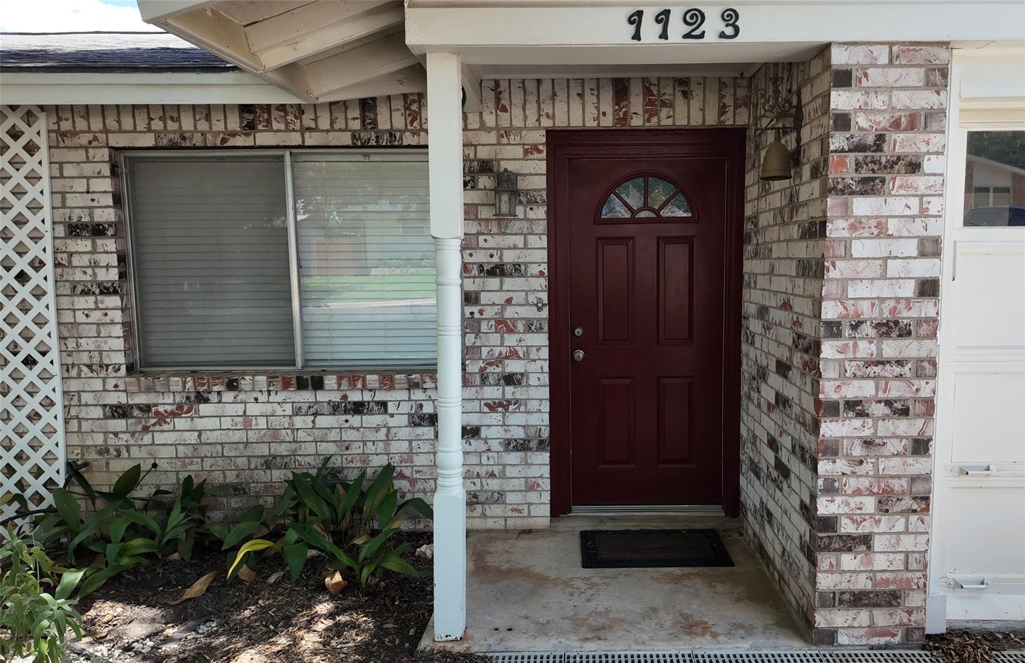 1123 Warbler Drive