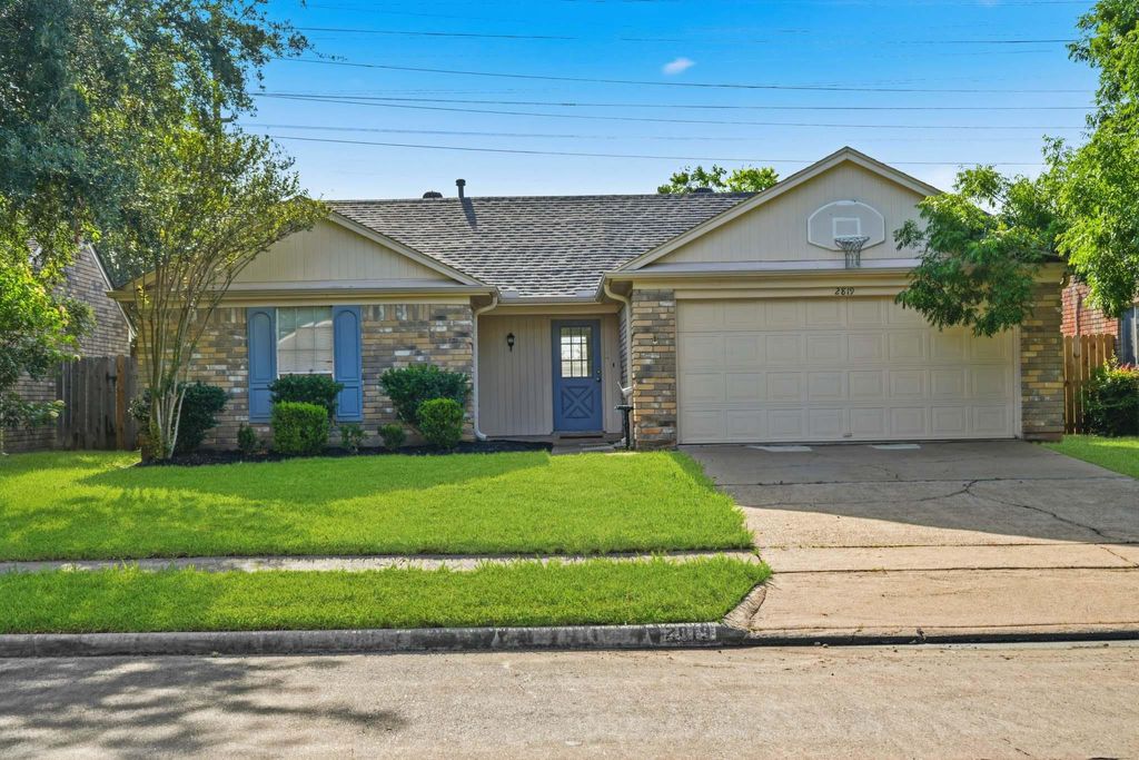 Photo of 2819 Kettle Run, Sugar Land, TX 77479 (MLS # 30863579)