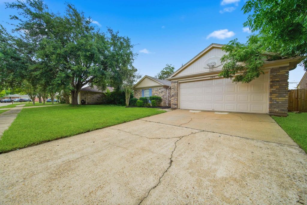 Photo of 2819 Kettle Run, Sugar Land, TX 77479 (MLS # 30863579)