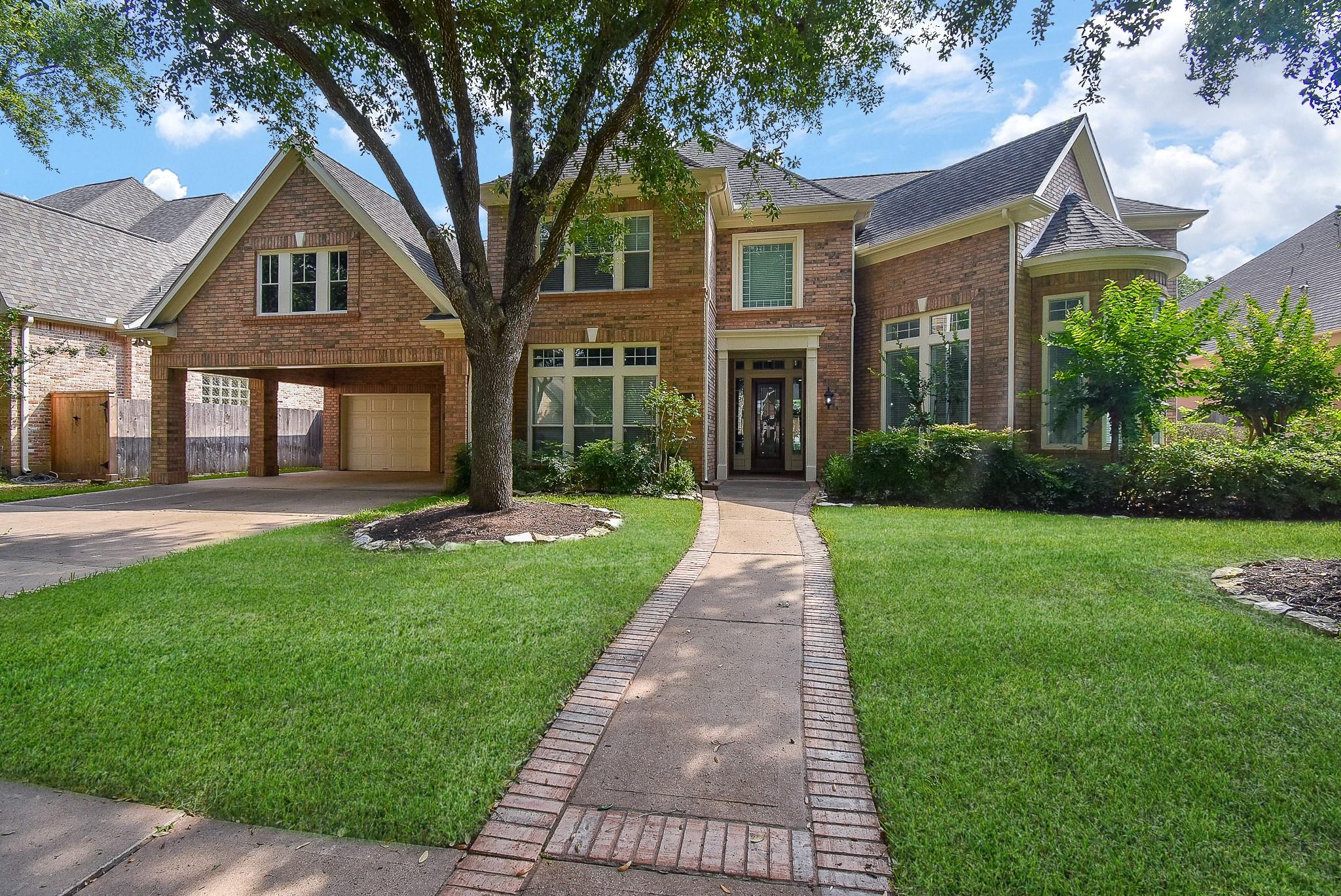 3211 Riviera Drive