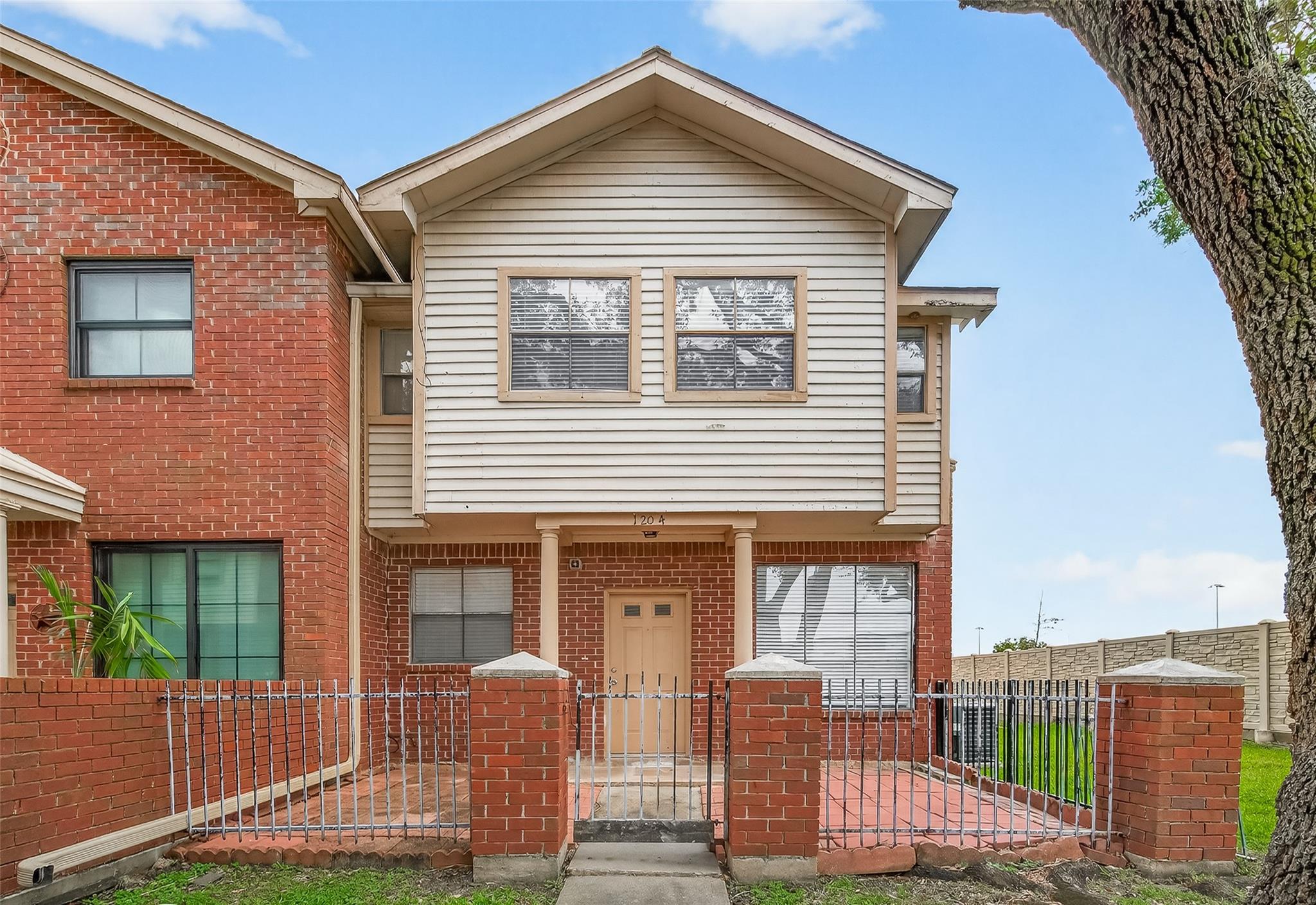 1103 Dulles Avenue 1204