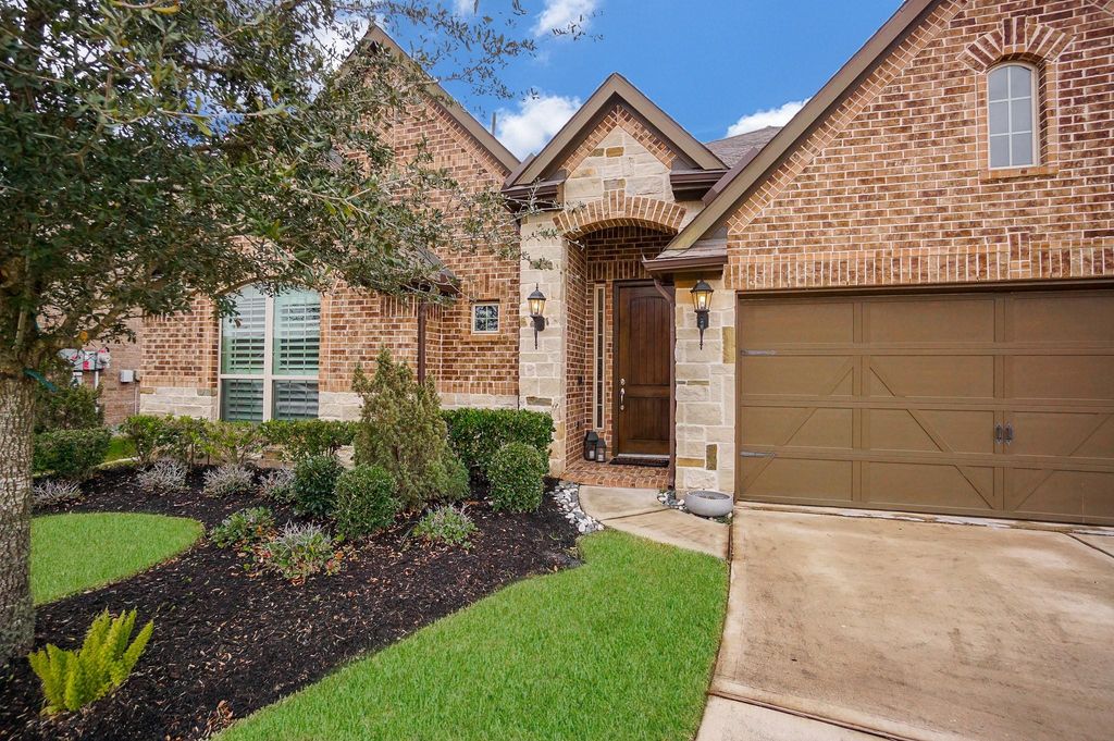 Photo of 6243 Garden Lakes Lane, Sugar Land, TX 77479 (MLS # 65198386)