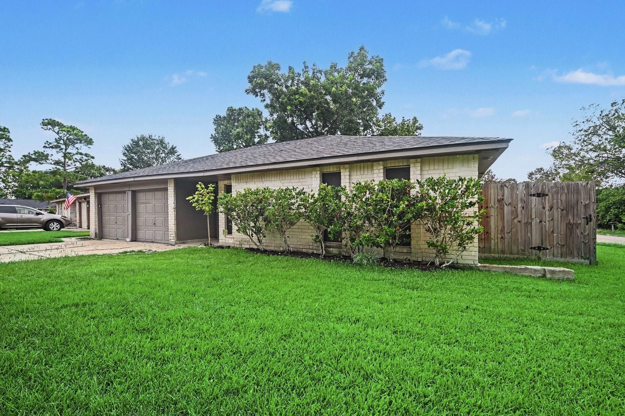 300 Castlelake Drive