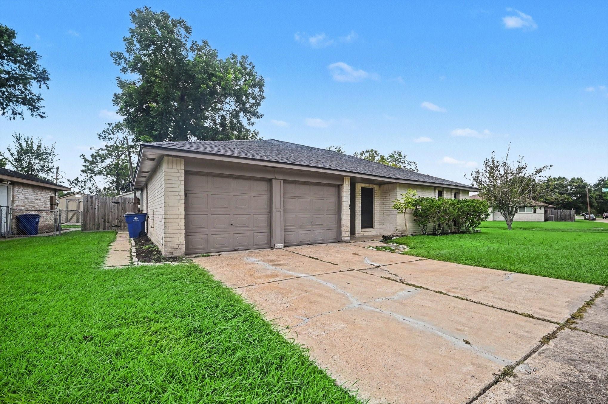 300 Castlelake Drive