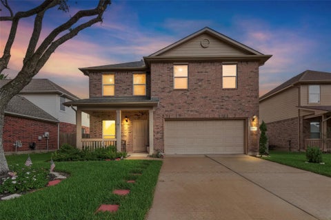 Photo of 1006 Cove Crest Trail, Fresno, TX 77545 (MLS # 38603394)