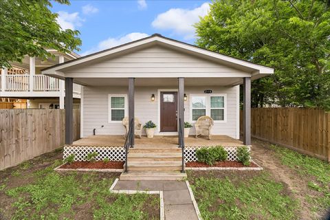 Homes For Sale - 216 E 32nd Street<br/> Houston, TX 77018