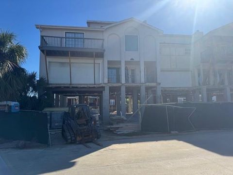 15 Harbour Drive Nassau Bay TX 77058