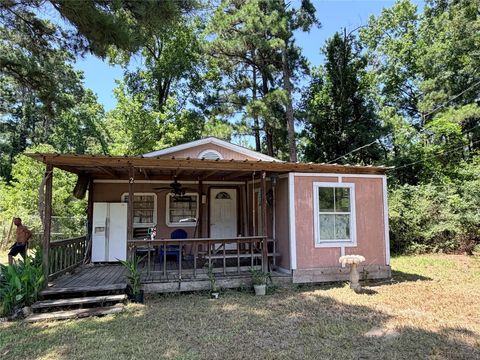 Homes For Sale - 204 Kangaroo<br/> Onalaska, TX 77360