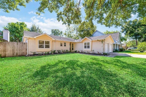 Photo of 11915 Sea Shore Drive, Houston, TX 77072 (MLS # 2582244)