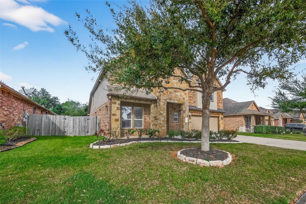 Photo of 706 Fairway Drive, La Porte, TX 77571 (MLS # 33171477)