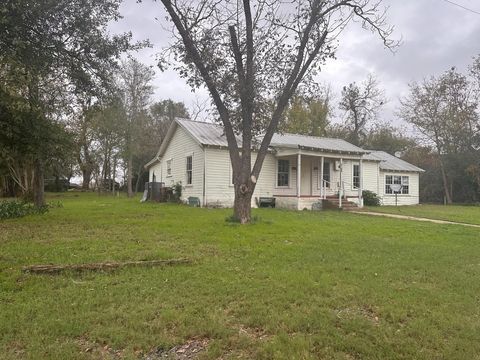 348 Walnut Street Donie TX 75838