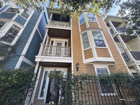 Photo of 219 West 27th St ST #B, Houston, TX 77008 (MLS # 36983520)