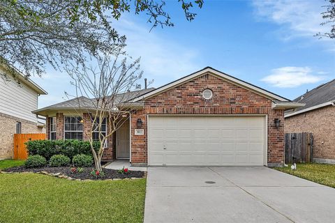 Photo of 3011 Crescent Oaks Park Lane, Spring, TX 77386 (MLS # 38742536)