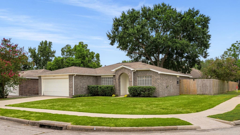Photo of 28931 Sedgefield Street, Spring, TX 77386 (MLS # 19043918)
