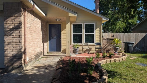 Photo of 10027 Towne Mist Drive, Sugar Land, TX 77498 (MLS # 48093960)