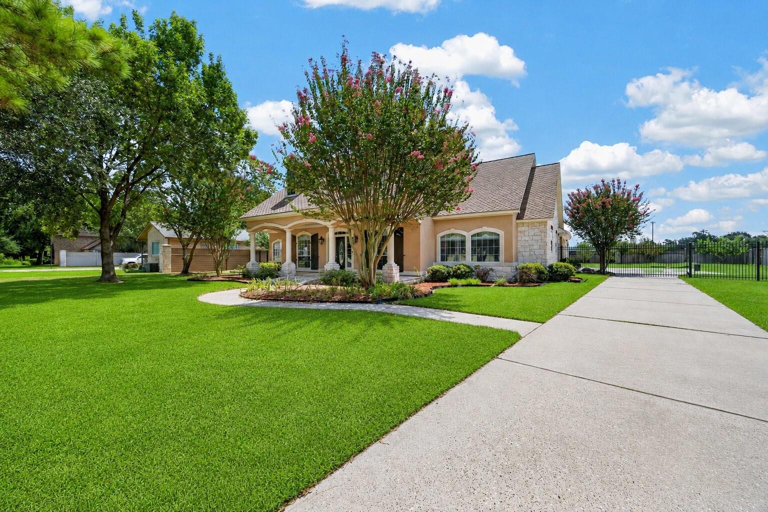 17027 Champions Lakeway