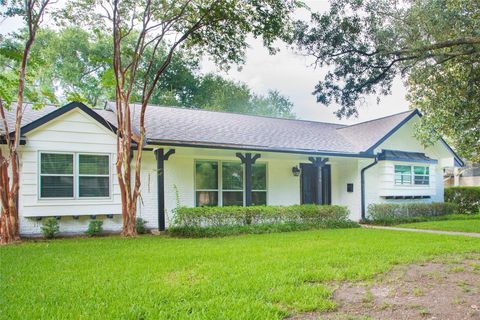 Photo of 5226 Loch Lomond Drive, Houston, TX 77096 (MLS # 58507285)