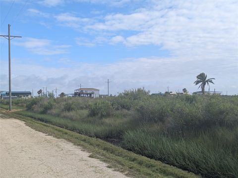 Photo of 1102 Gulf Supply Road, Gilchrist, TX 77617 (MLS # 67650222)