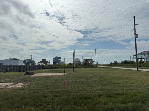 Photo of 1028 Waco Road, Gilchrist, TX 77617 (MLS # 43390287)