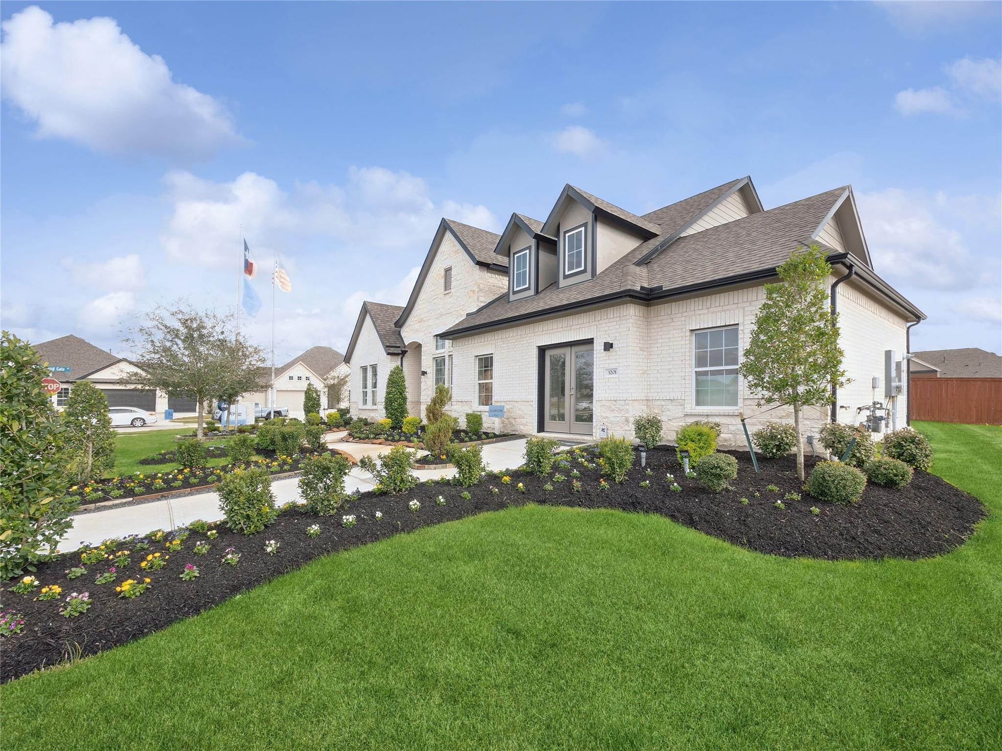 3201 Palm Heights Street